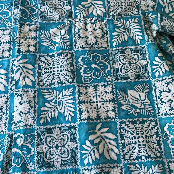 🏝️ Tropical Blue Floral Men's Casual Button Down Shirt - Picture 2 of 7